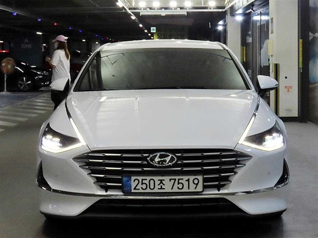 HYUNDAI Sonata - Vista 2