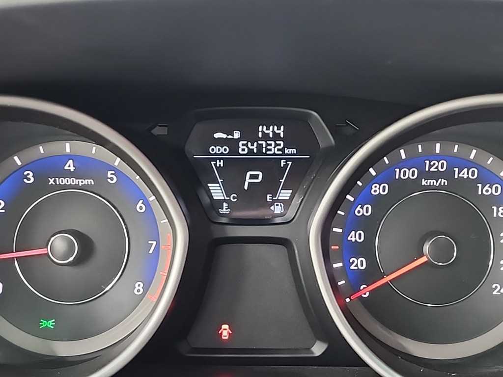 HYUNDAI Avante - Vista 6