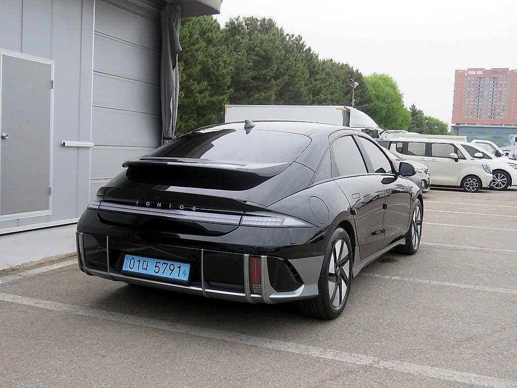 HYUNDAI Ioniq 6 - Vista 4