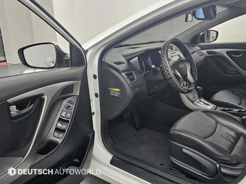 HYUNDAI Avante - Vista 11