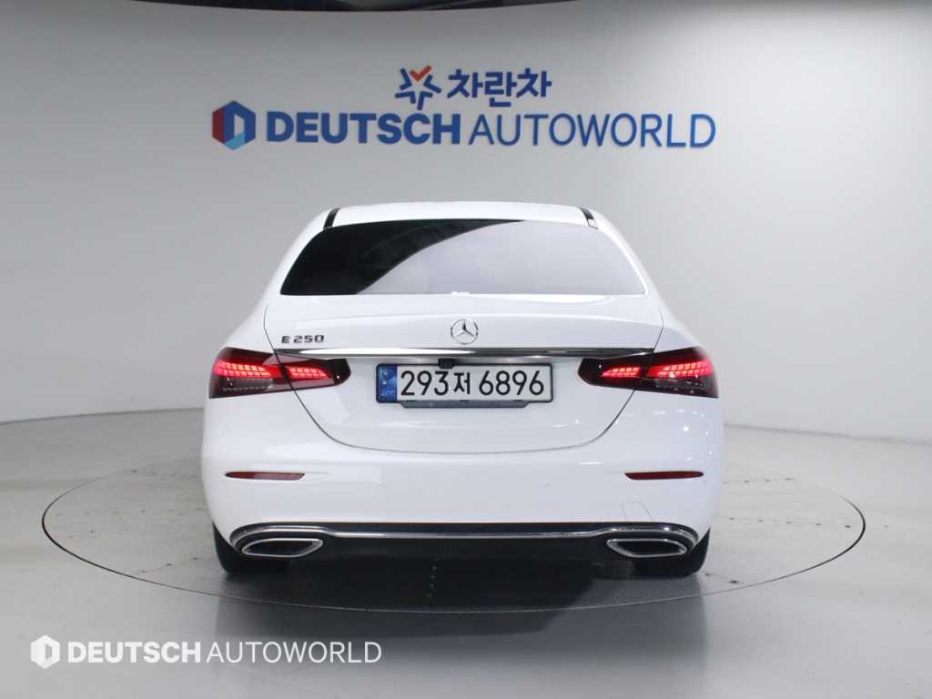 Mercedes Benz E class - Vista 4