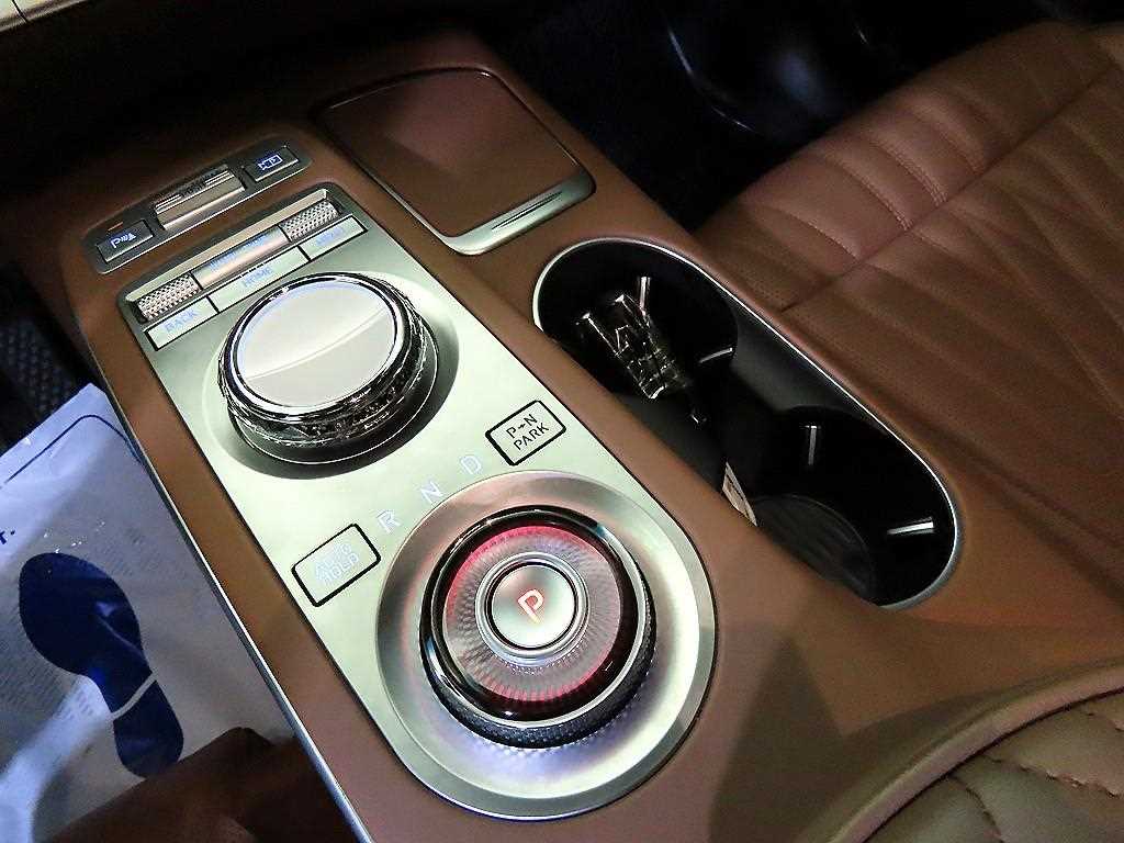 Genesis GV70 - Vista 12