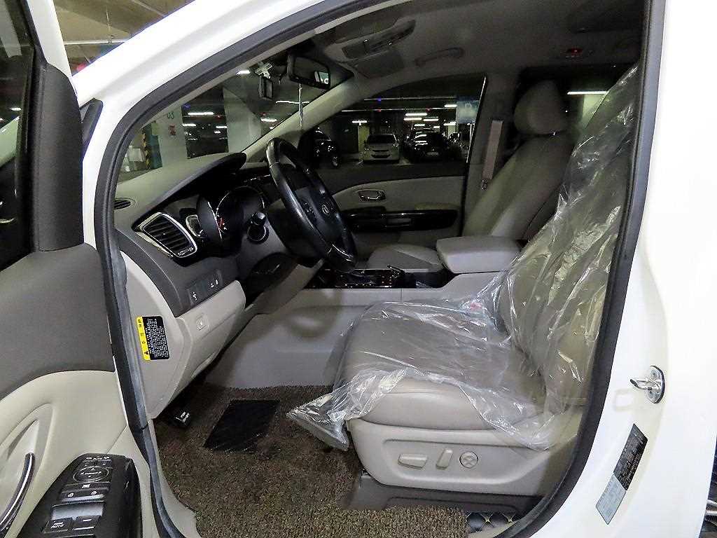 KIA Carnival - Vista 6