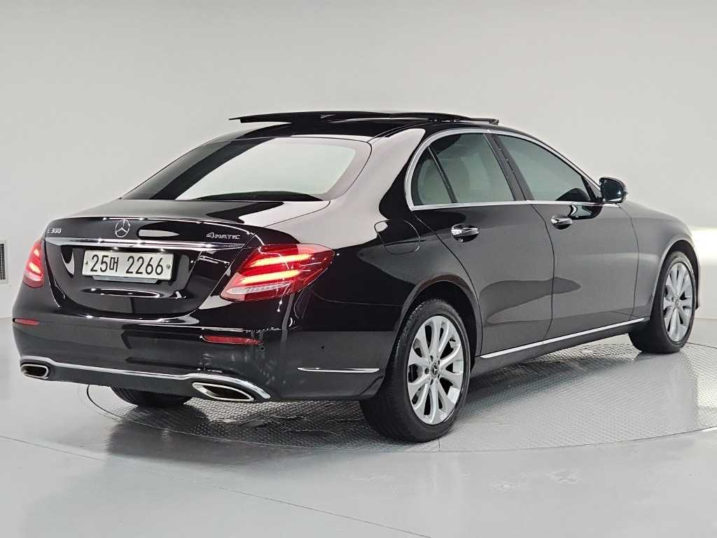 Mercedes Benz E class - Vista 4