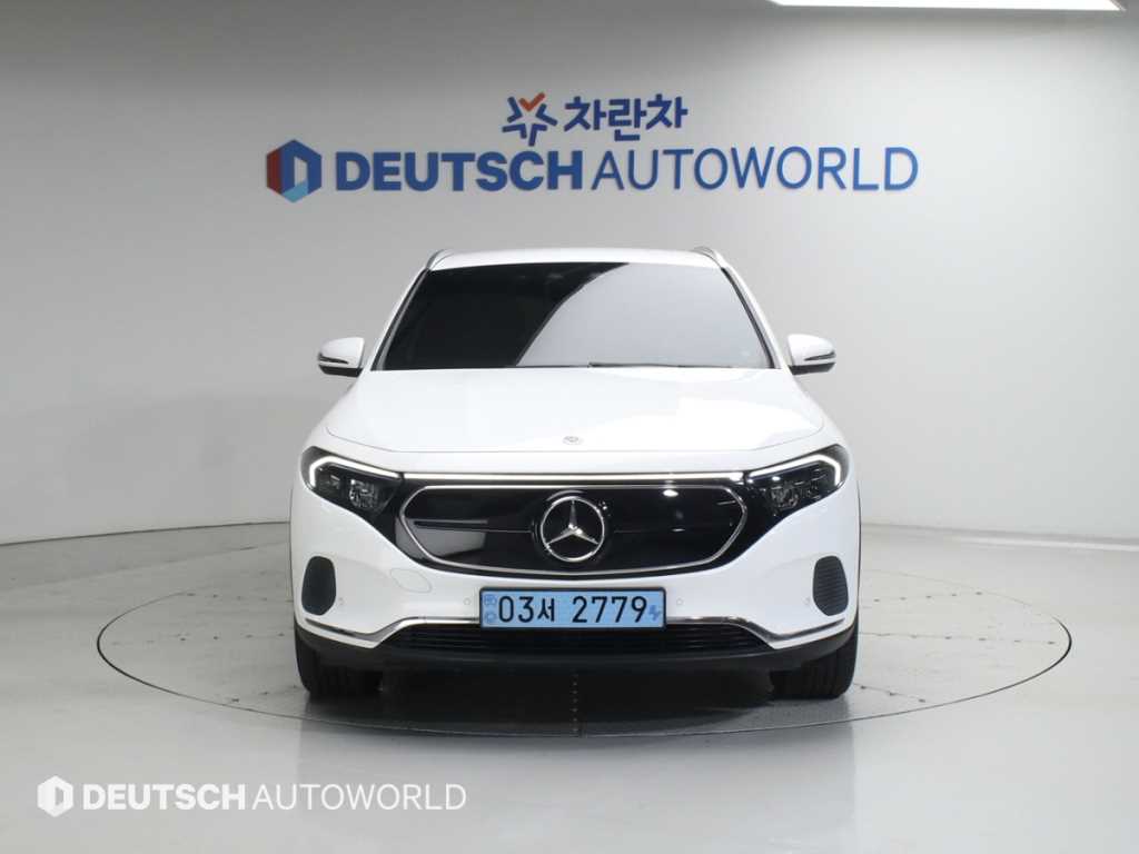 Mercedes Benz EQA - Vista 3