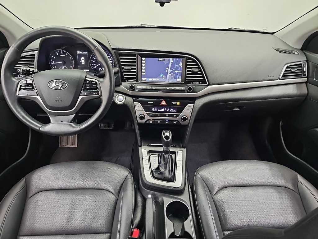 HYUNDAI Avante - Vista 7