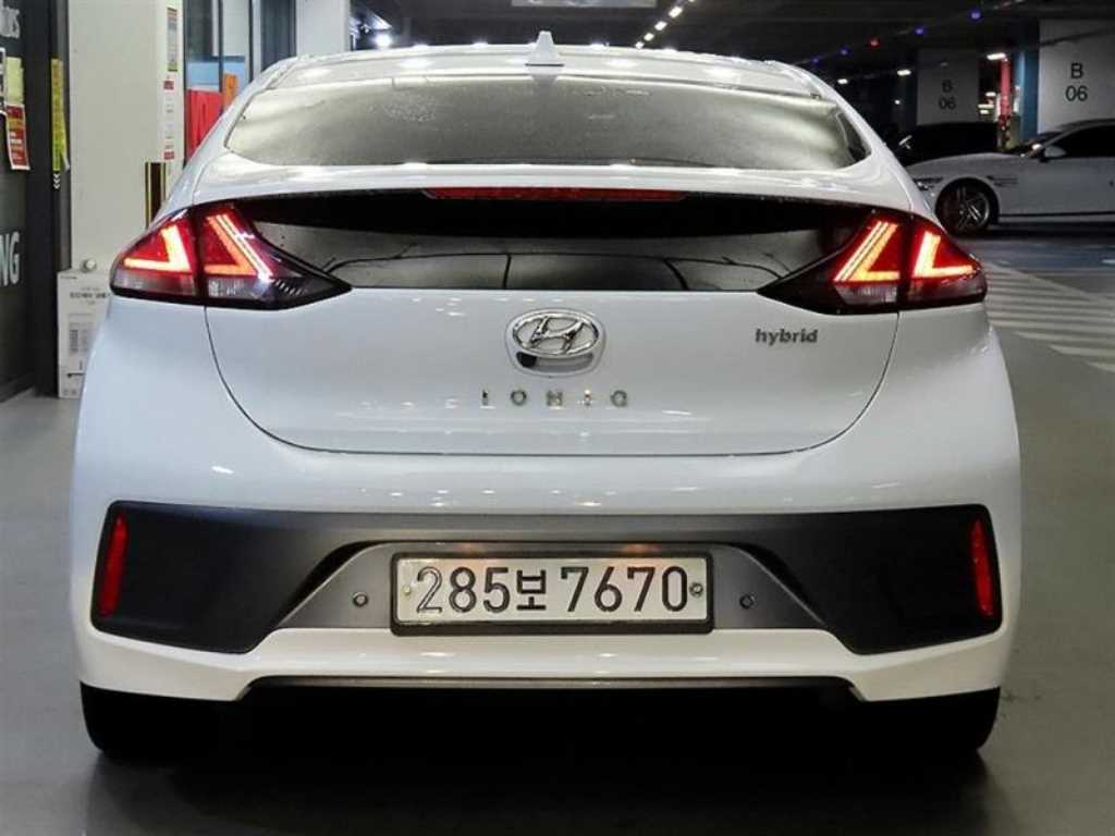 HYUNDAI Ioniq - Vista 5
