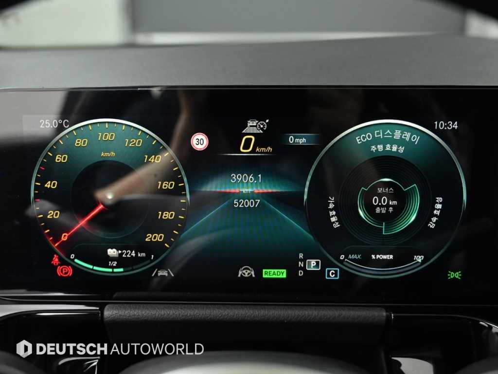 Mercedes Benz EQA - Vista 8