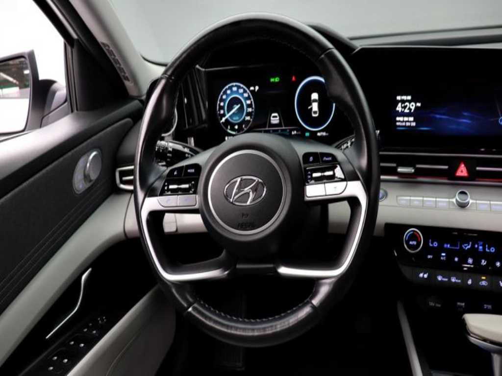 HYUNDAI Avante - Vista 8