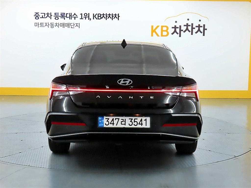 HYUNDAI Avante - Vista 3