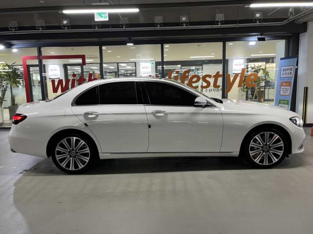 Mercedes Benz E class - Vista 3