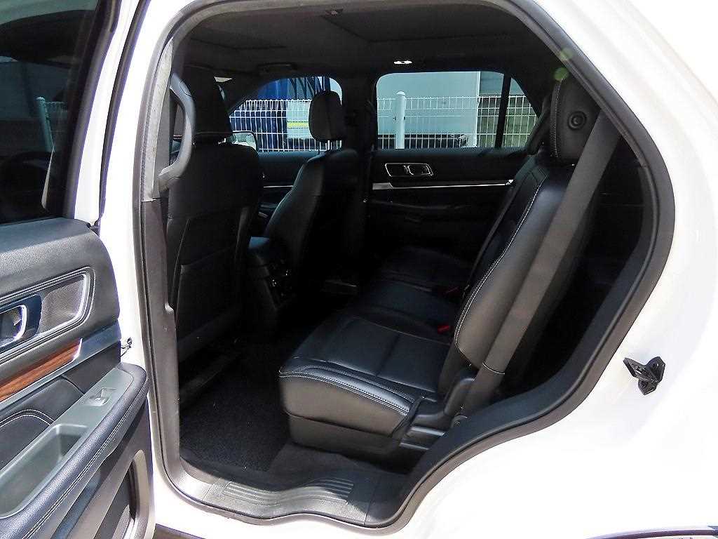 Ford Explorer - Vista 6