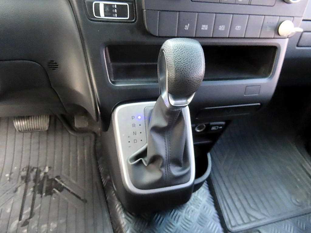 HYUNDAI Staria - Vista 9