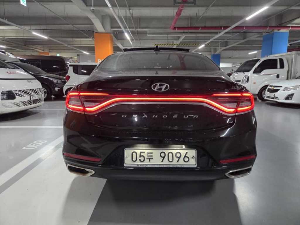 HYUNDAI Grandeur - Vista 5