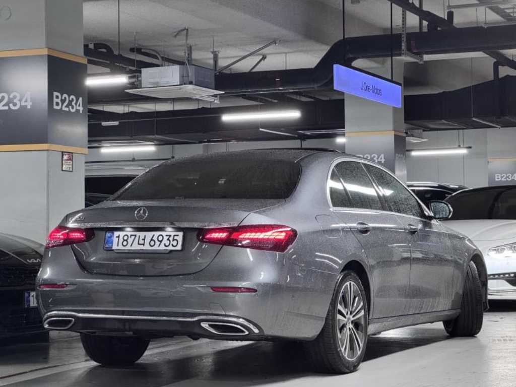 Mercedes Benz E class - Vista 4