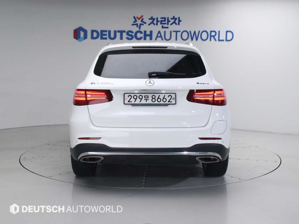 Mercedes Benz GLC Class - Vista 4