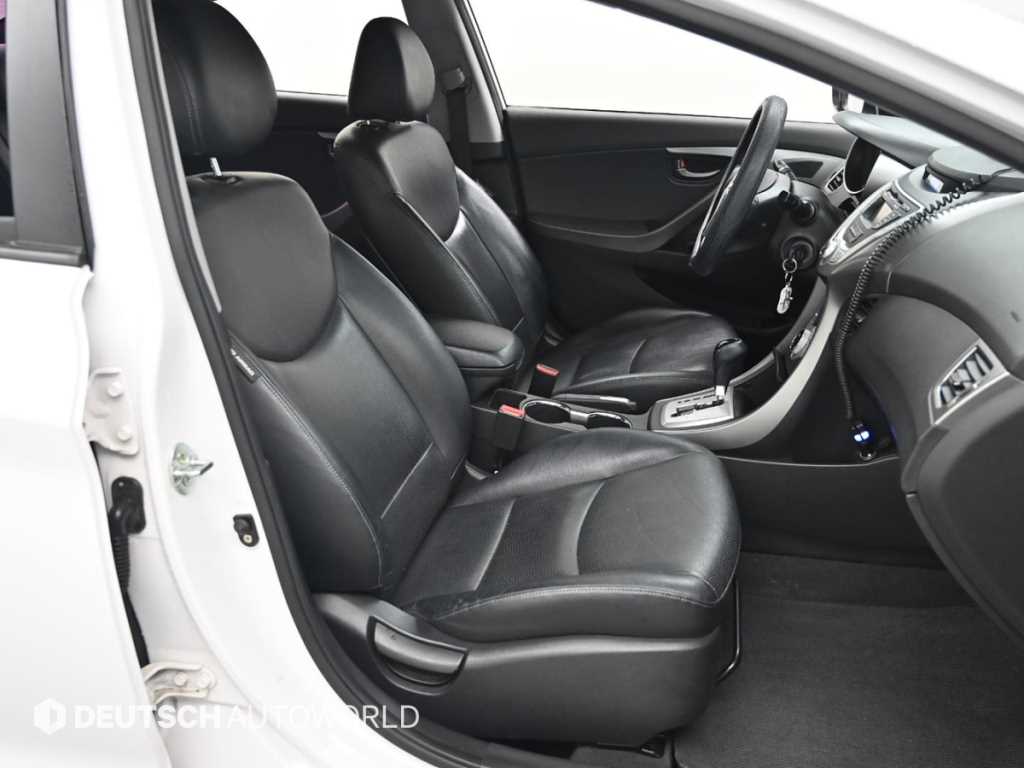 HYUNDAI Avante - Vista 10