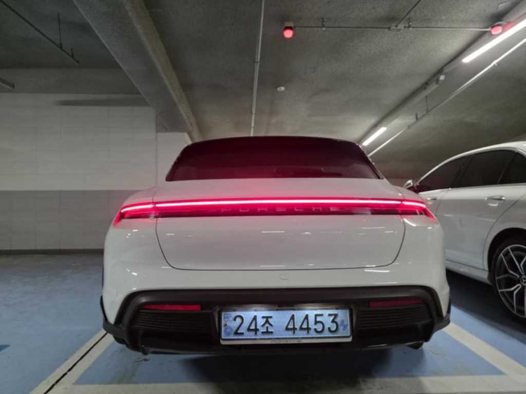 Porsche Taycan - Vista 3