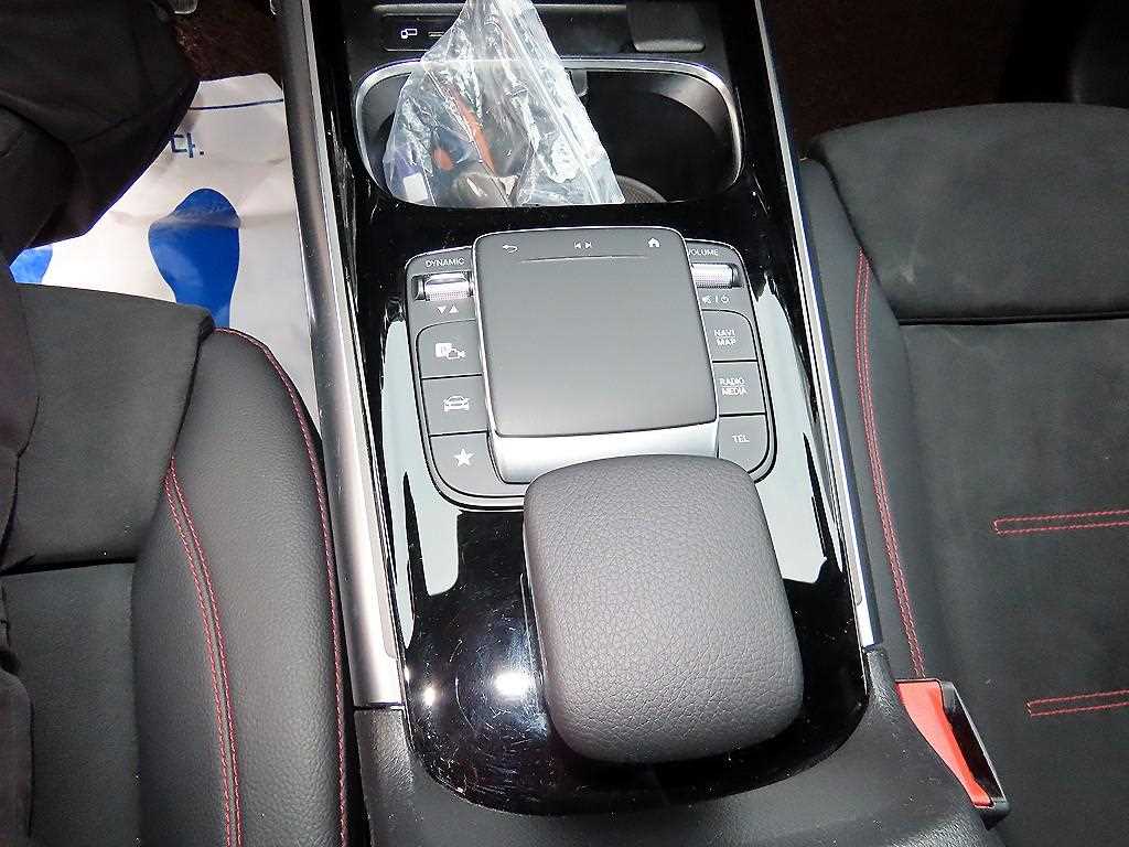 Mercedes Benz GLA Class - Vista 12