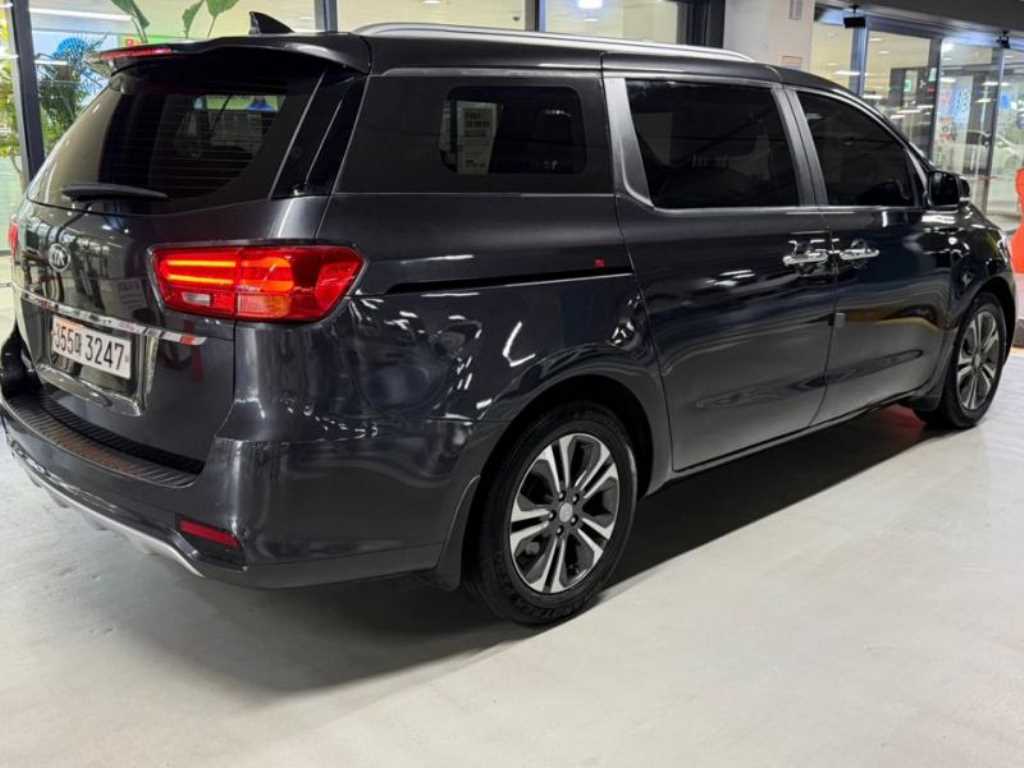 KIA Carnival - Vista 4