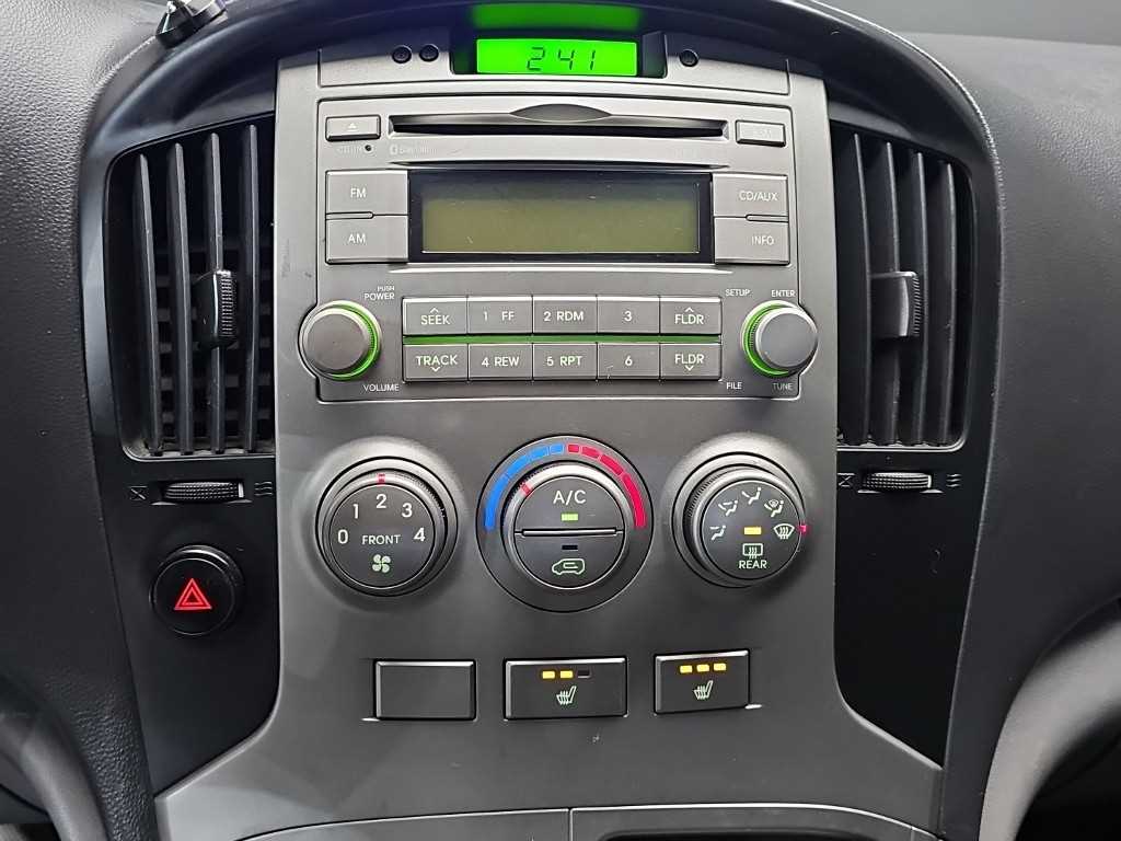 HYUNDAI Starex - Vista 10