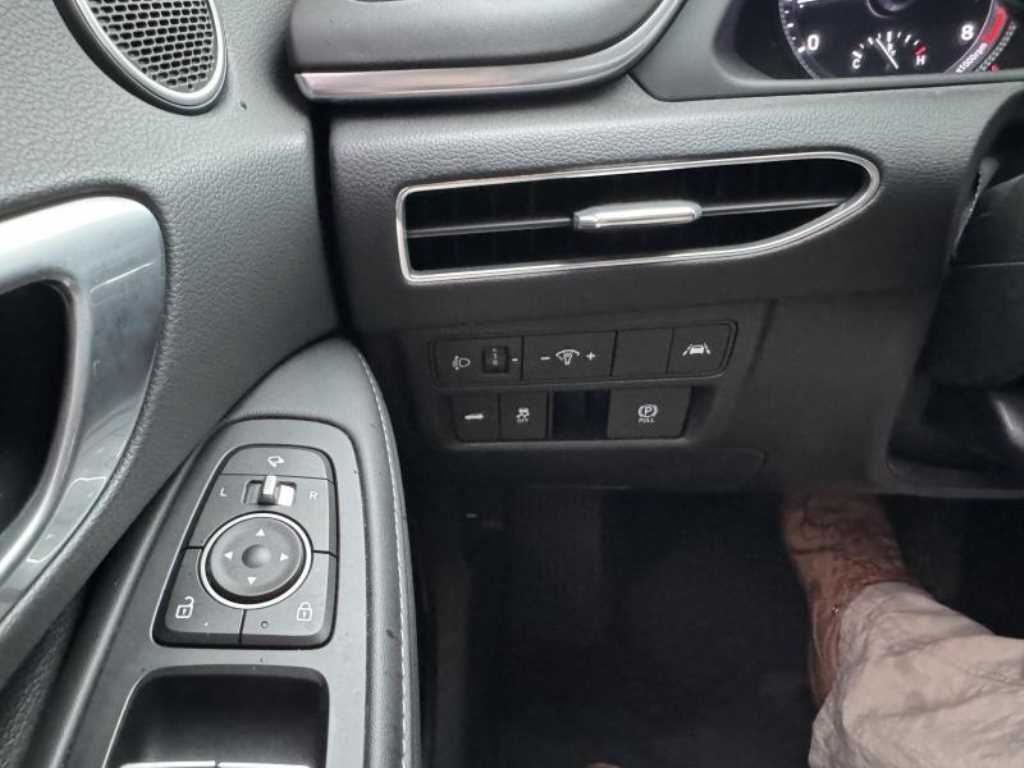 HYUNDAI Sonata - Vista 11