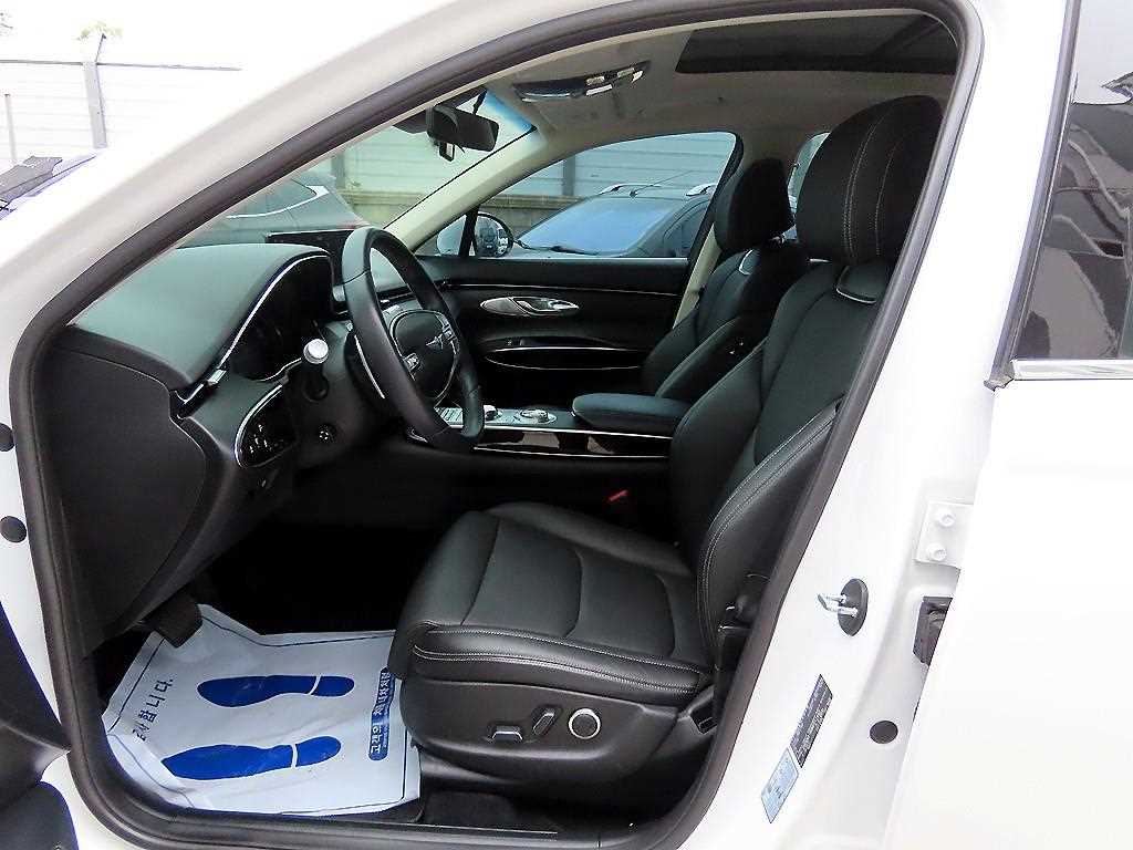 Genesis GV70 - Vista 5