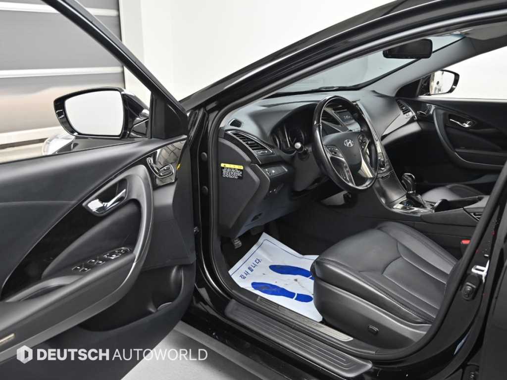 HYUNDAI Grandeur - Vista 11