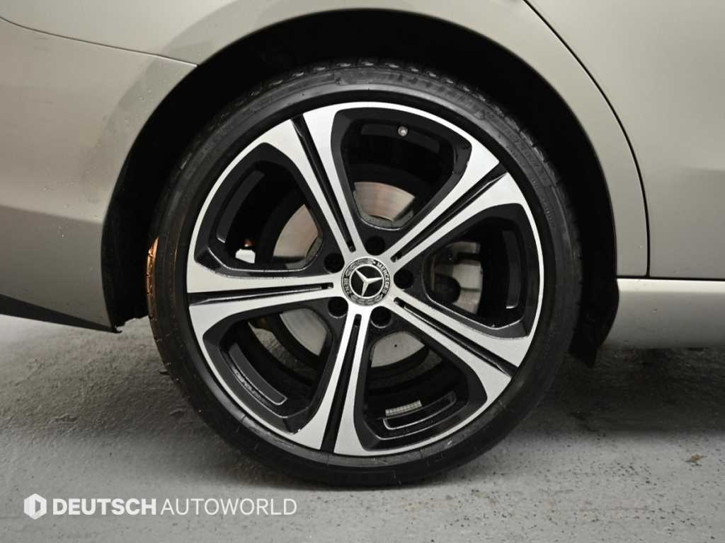 Mercedes Benz C Class - Vista 5
