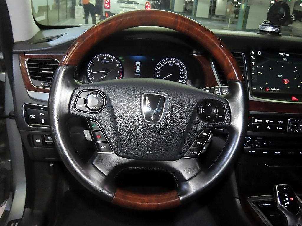 HYUNDAI Equus - Vista 8