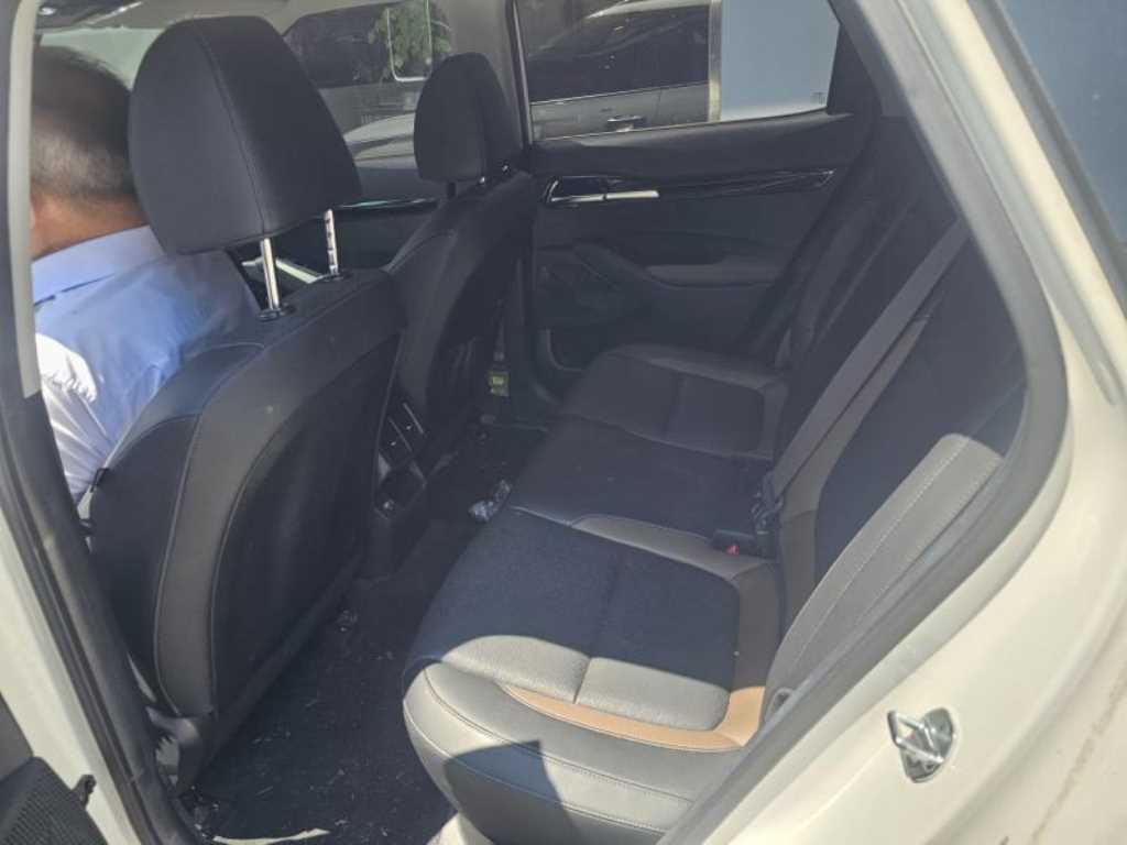 KIA Seltos - Vista 8