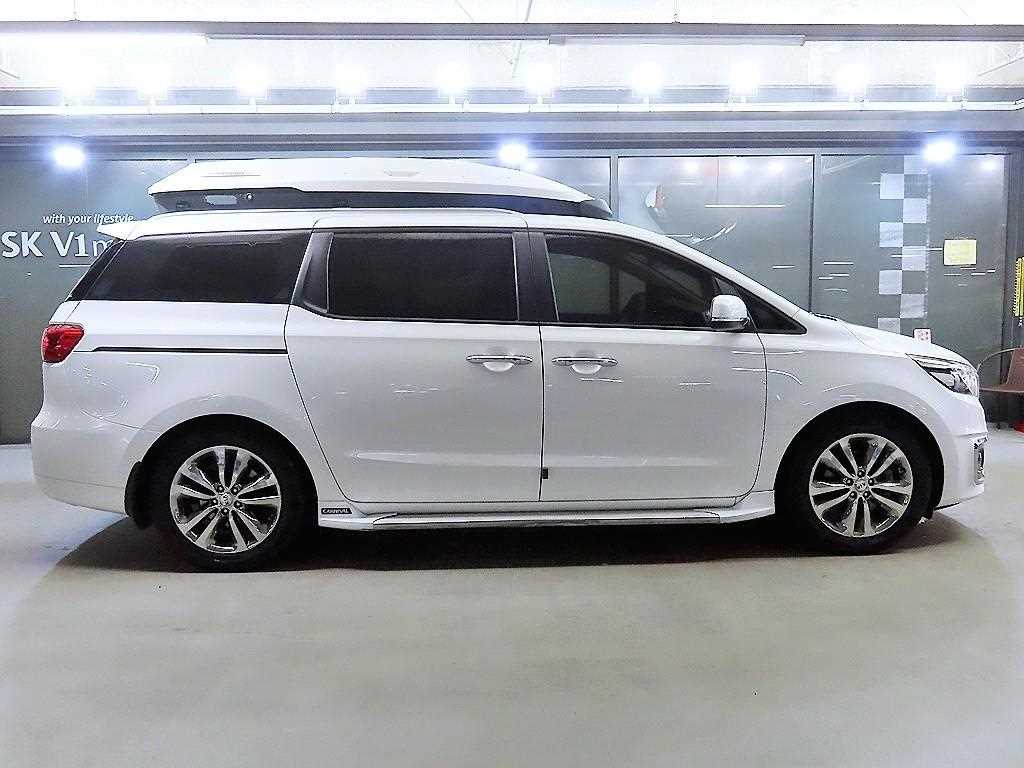 KIA Carnival - Vista 3