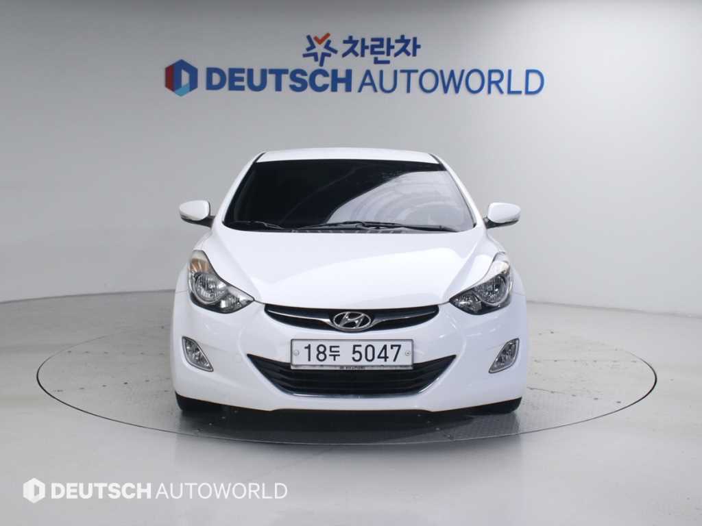 HYUNDAI Avante - Vista 3