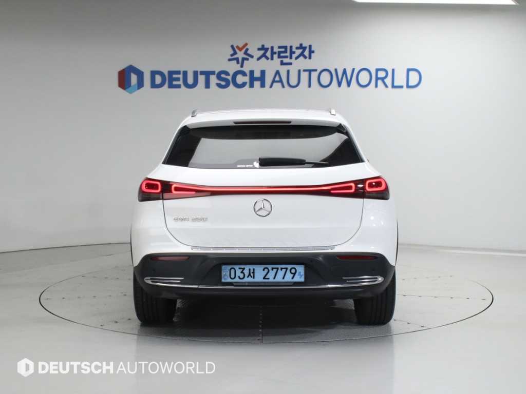 Mercedes Benz EQA - Vista 4