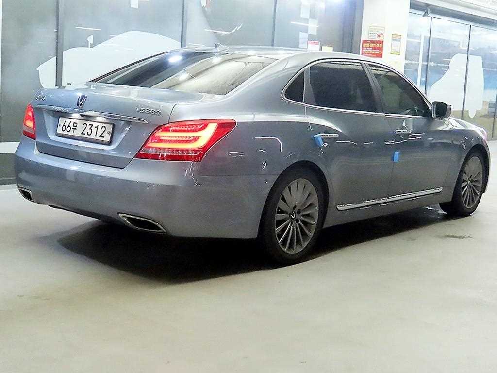 HYUNDAI Equus - Vista 4