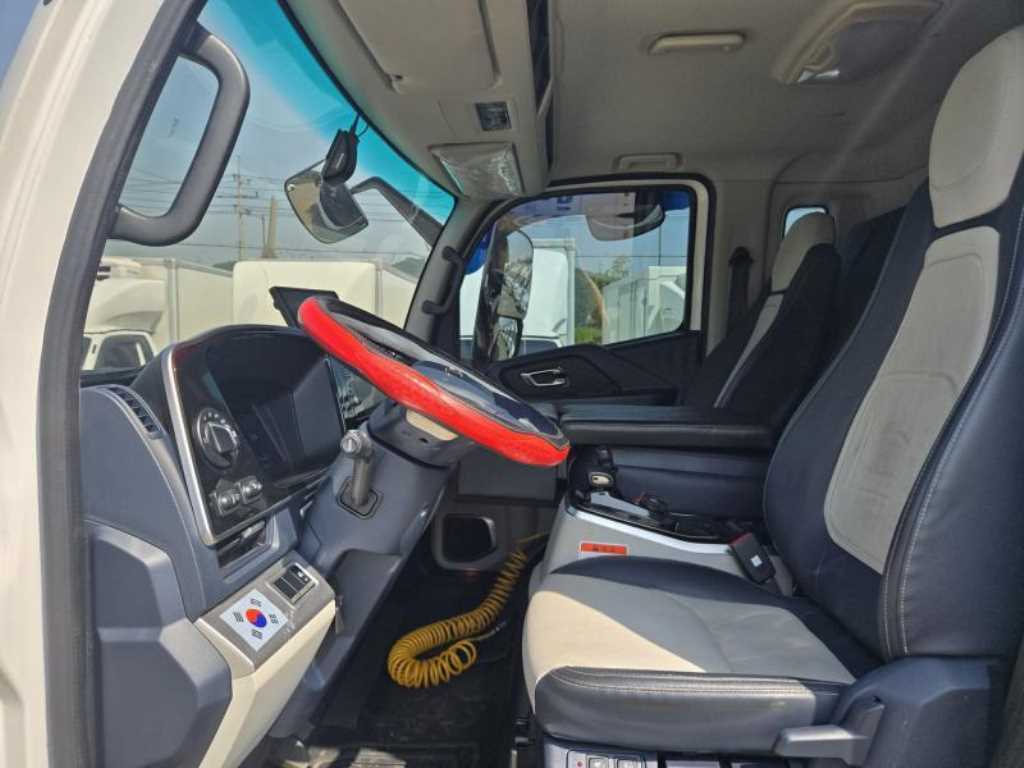 medium and large cargo truck - Vista 11