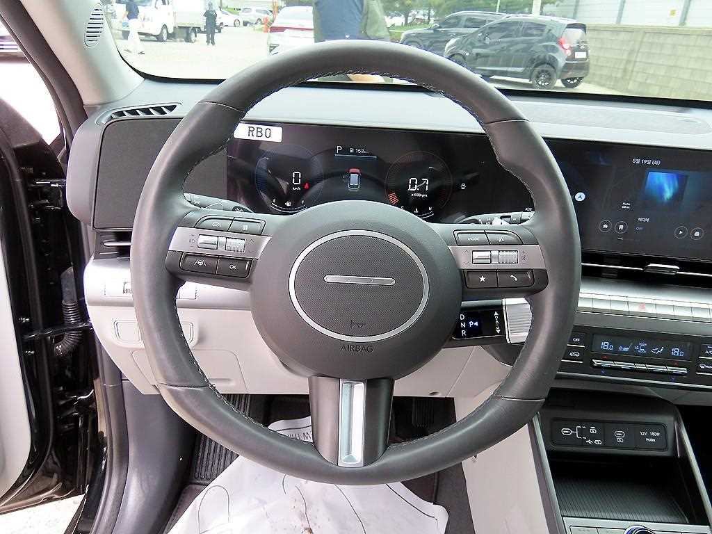 HYUNDAI Kona - Vista 8