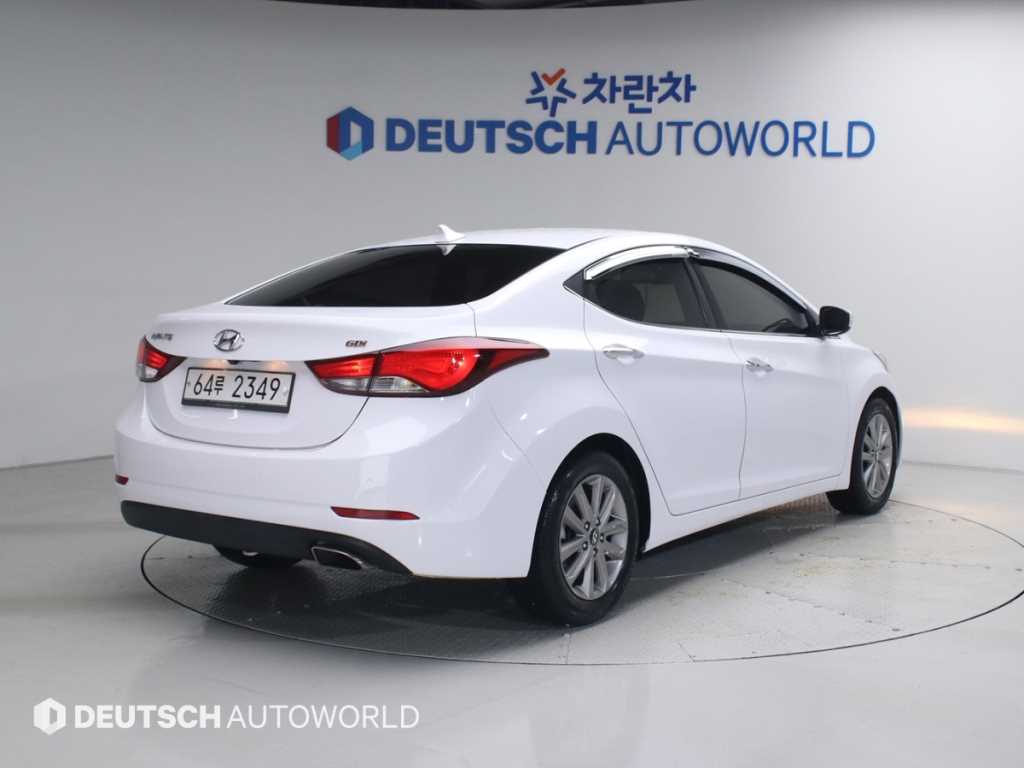 HYUNDAI Avante - Vista 2