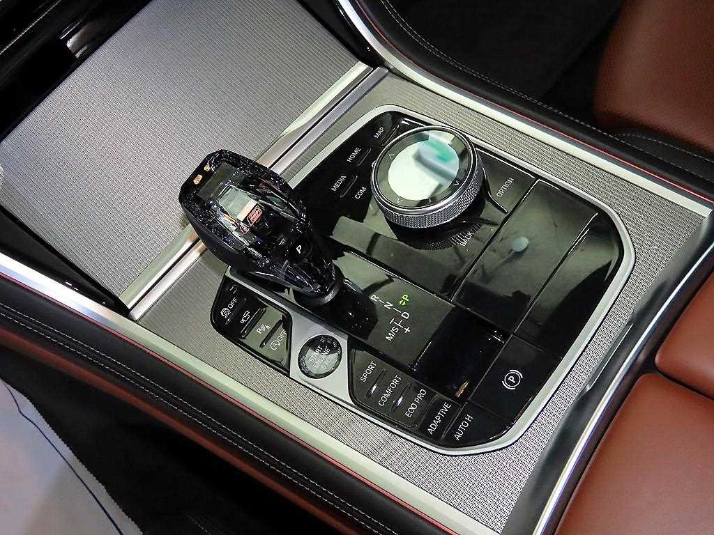 BMW 8 Series - Vista 12