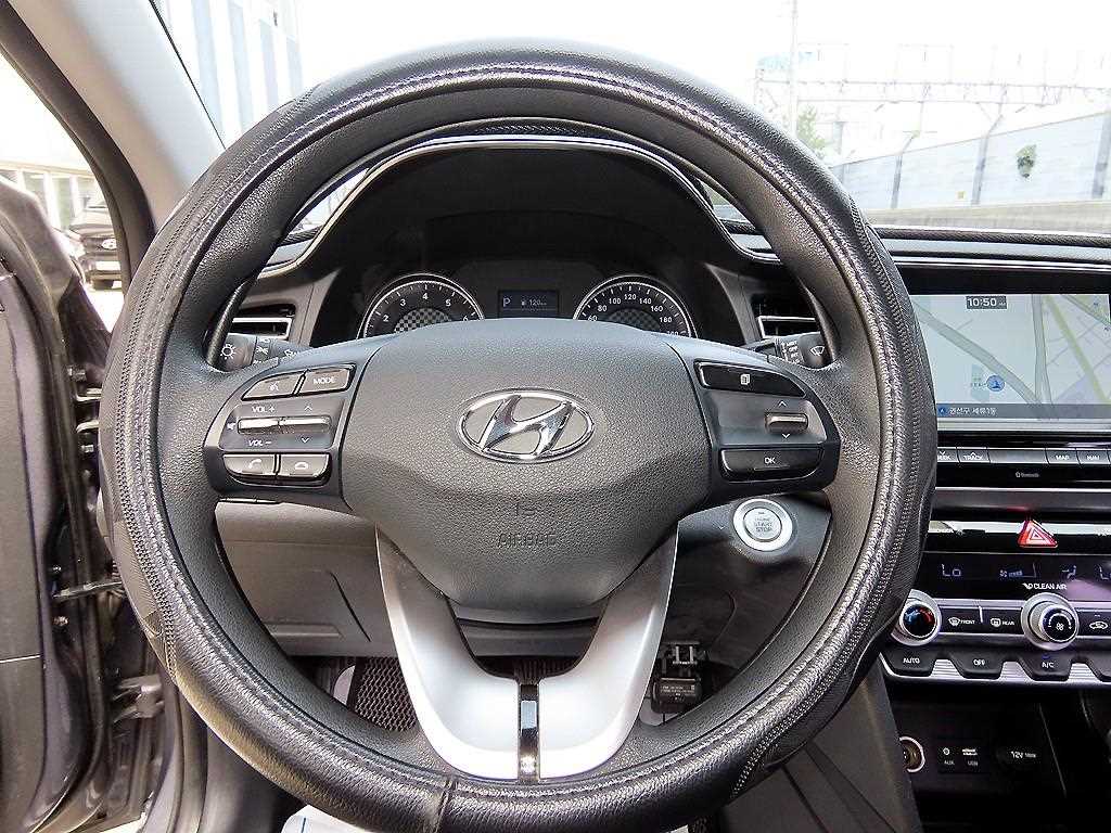 HYUNDAI Avante - Vista 8