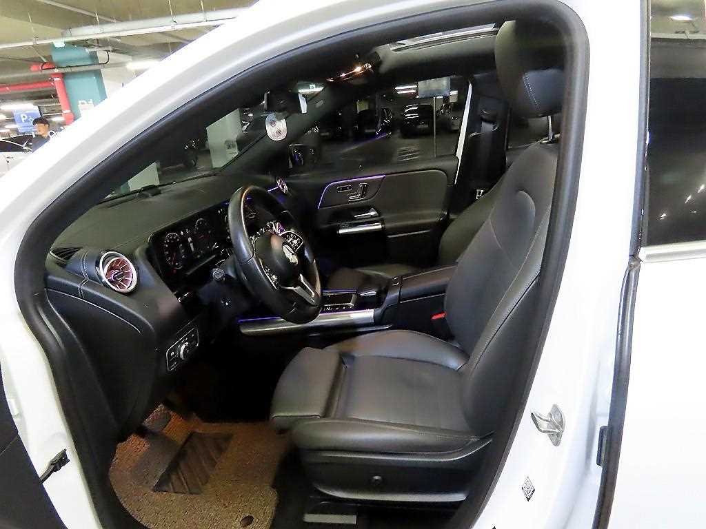 Mercedes Benz EQA - Vista 6