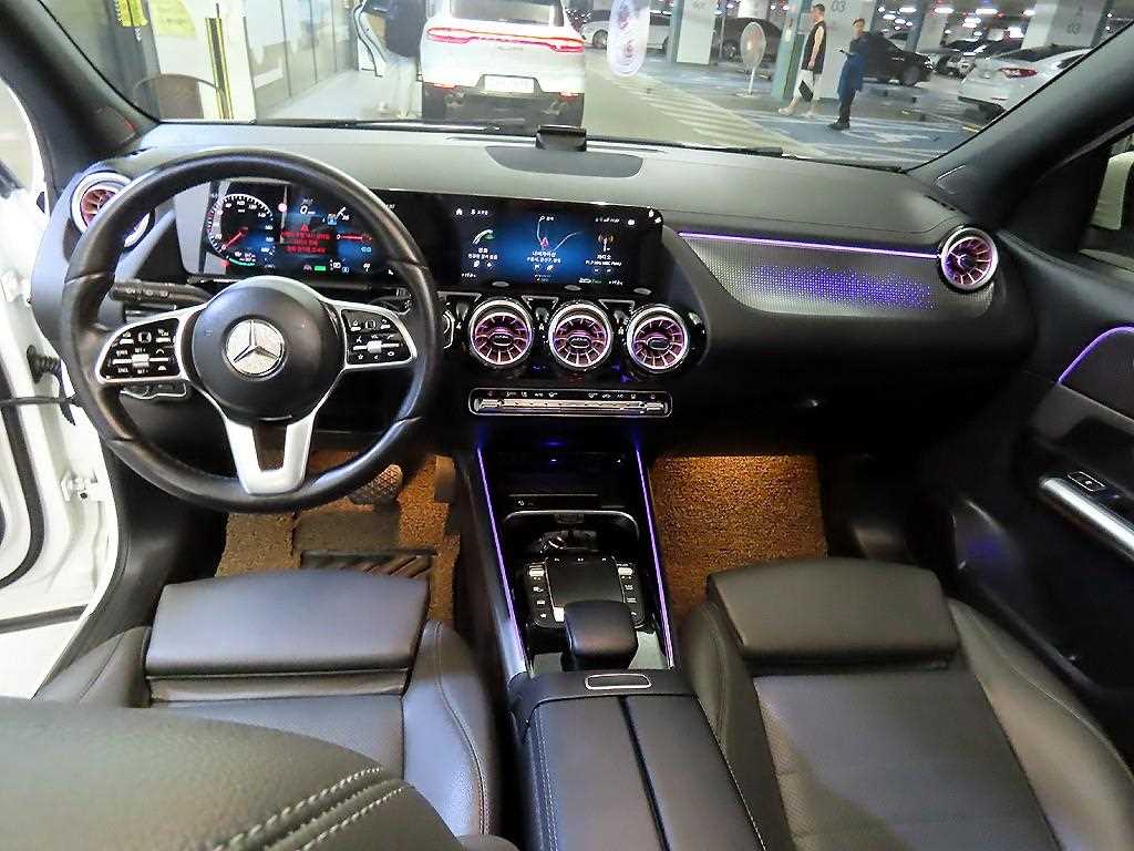 Mercedes Benz EQA - Vista 10