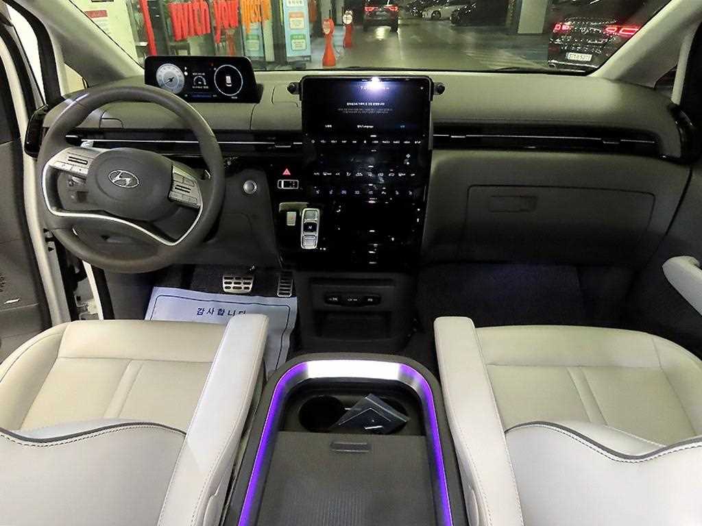 HYUNDAI Staria - Vista 10