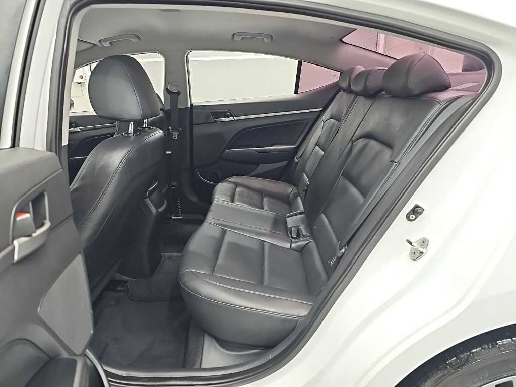 HYUNDAI Avante - Vista 12