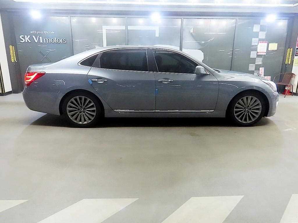 HYUNDAI Equus - Vista 3