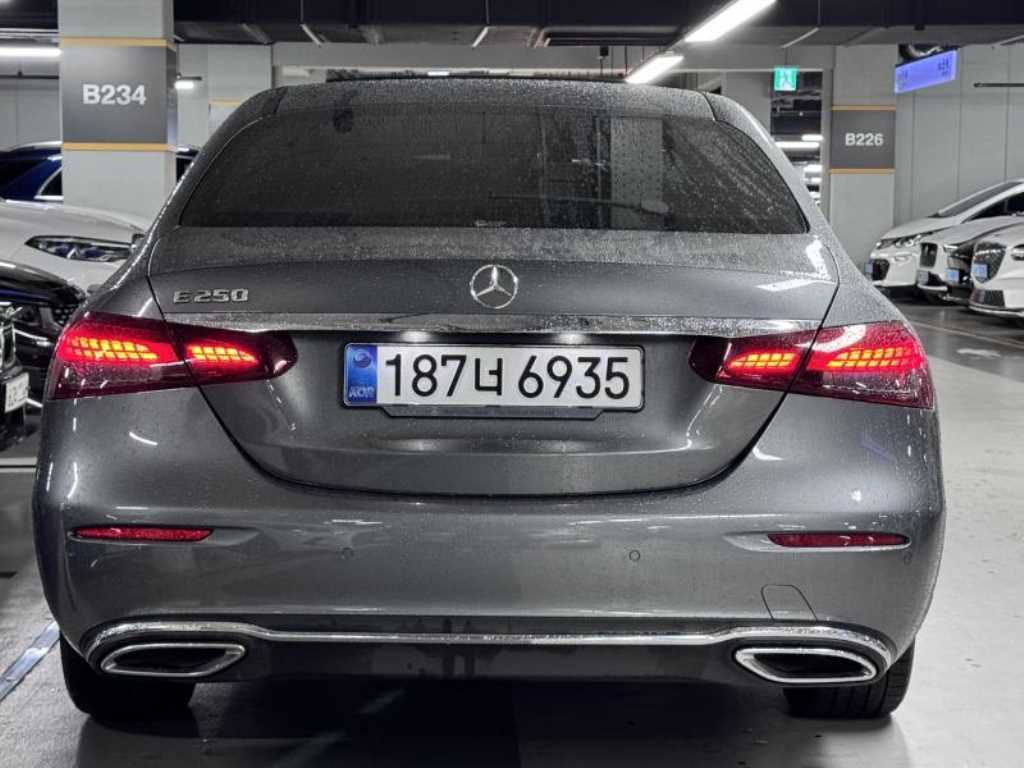 Mercedes Benz E class - Vista 2