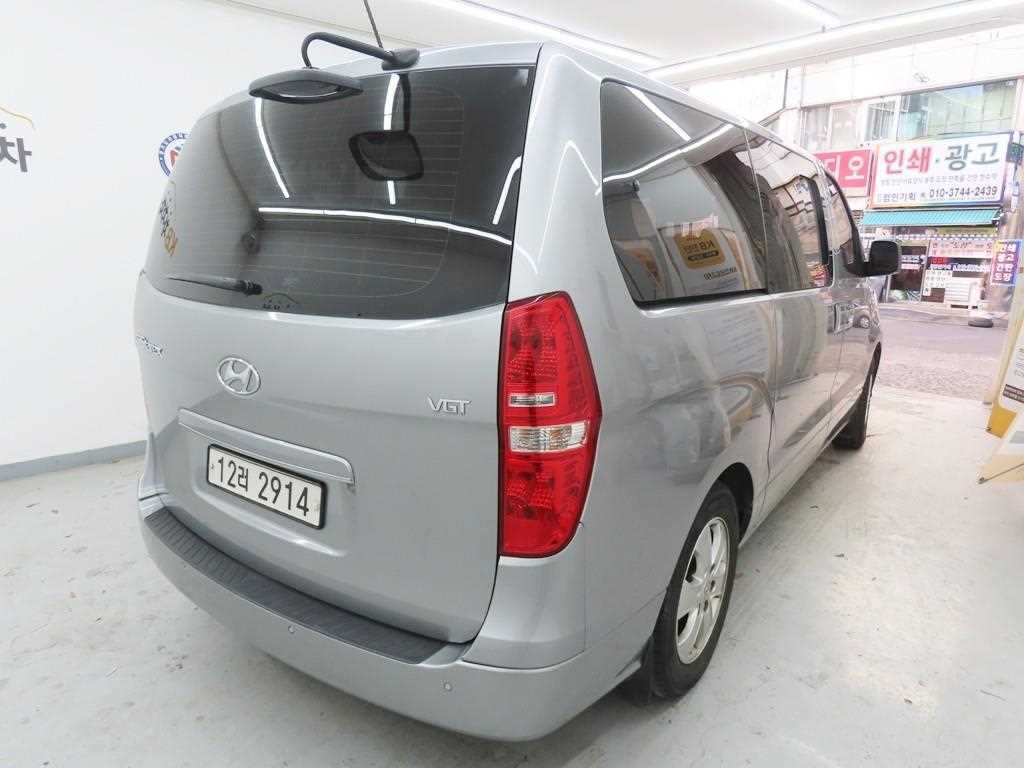 HYUNDAI Starex - Vista 3