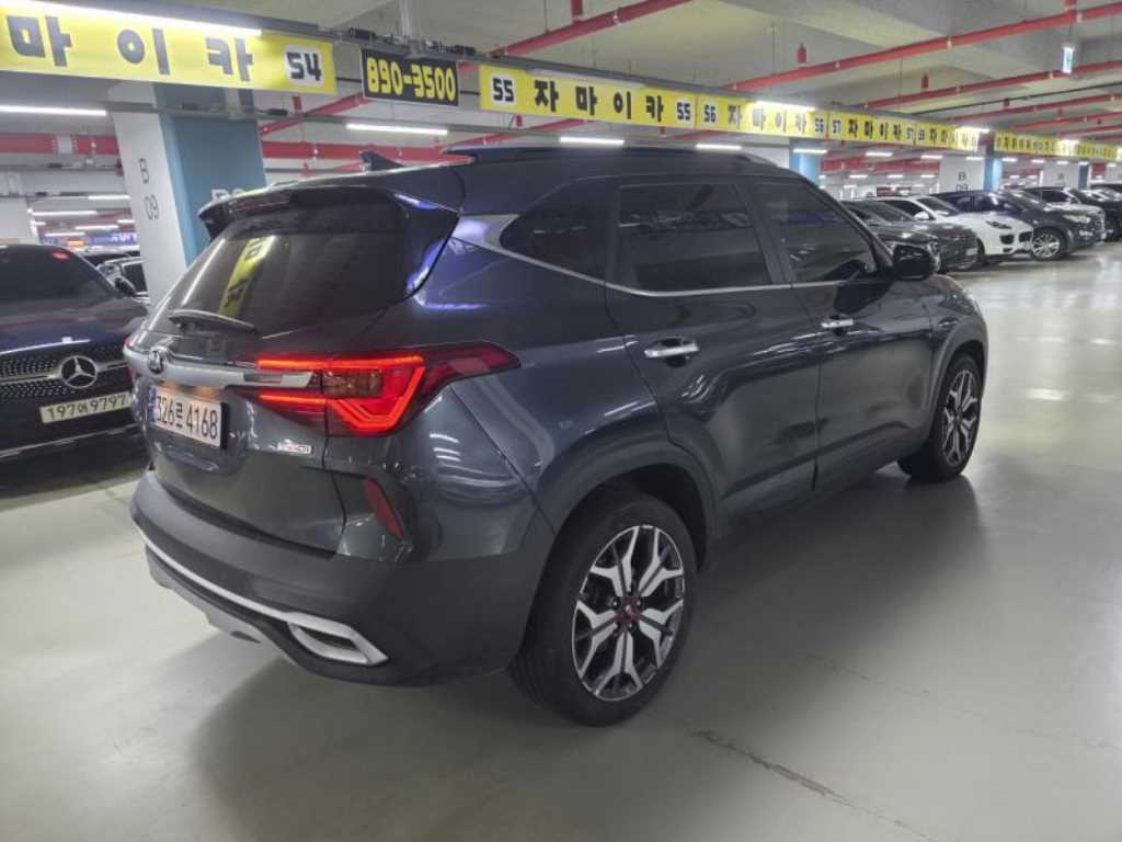 KIA Seltos - Vista 4