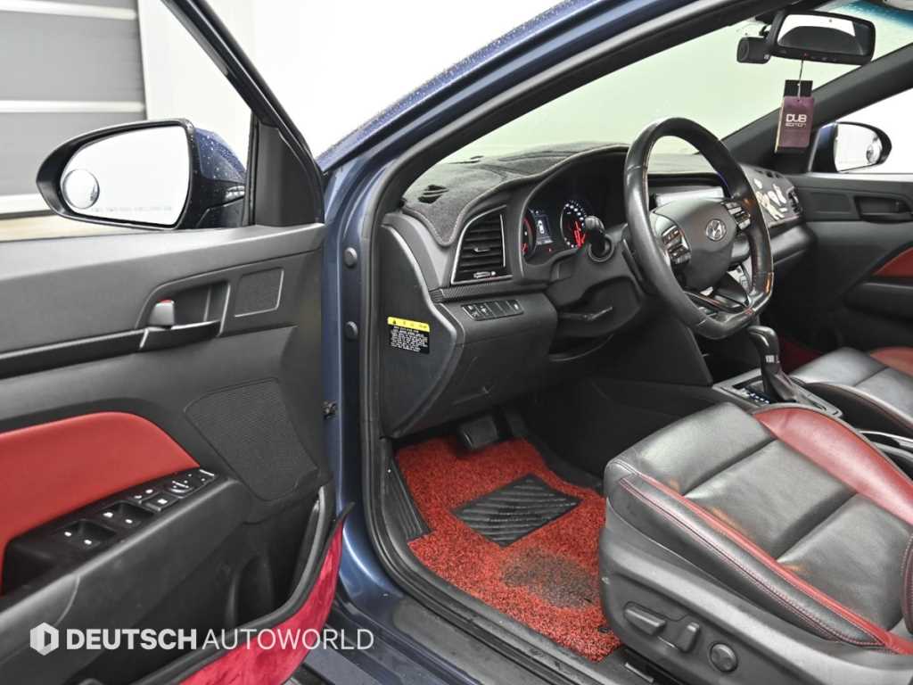 HYUNDAI Avante - Vista 11