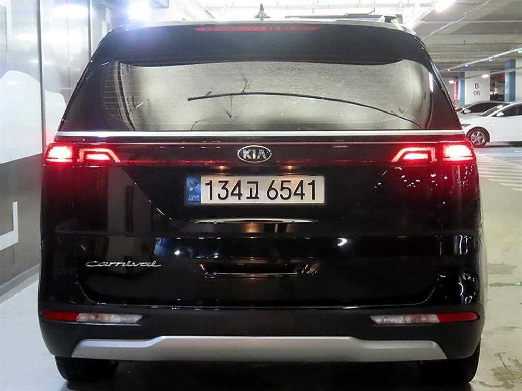 KIA Carnival - Vista 5
